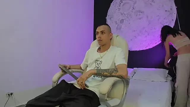 DerryAndIzzy webcams show profile image 