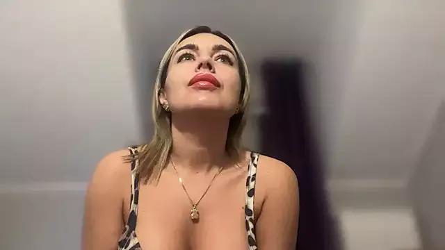 Explore our live girls sluts from our Custom and Multi clubs and checkout exclusive access to highly interactive content, such as shape, hair, titties, pussy type and many more.