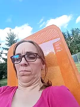 Dettybitch40 from StripChat