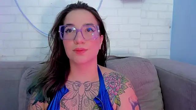 Explore our live girls sluts from our Custom and Multi clubs and checkout exclusive access to highly interactive content, such as shape, hair, titties, pussy type and many more.