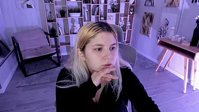 DiaAngell from StripChat