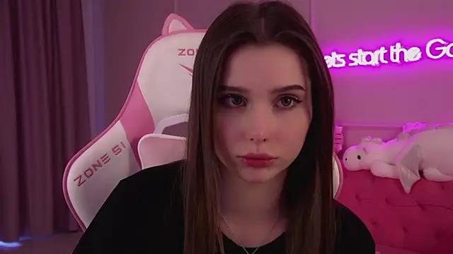 Explore our live girls sluts from our Custom and Multi clubs and checkout exclusive access to highly interactive content, such as shape, hair, titties, pussy type and many more.