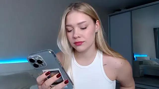 DIANAxxxDIAMOND from StripChat is Freechat