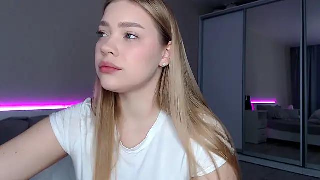 Explore our live girls sluts from our Custom and Multi clubs and checkout exclusive access to highly interactive content, such as shape, hair, titties, pussy type and many more.