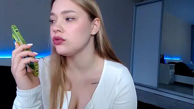 Explore our live girls sluts from our Custom and Multi clubs and checkout exclusive access to highly interactive content, such as shape, hair, titties, pussy type and many more.