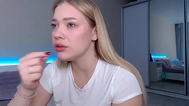 Explore our live girls sluts from our Custom and Multi clubs and checkout exclusive access to highly interactive content, such as shape, hair, titties, pussy type and many more.