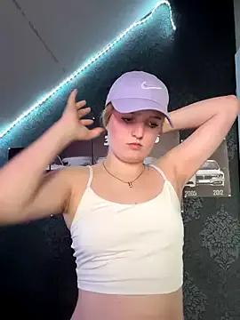 DieBlondeHannah from StripChat is Freechat