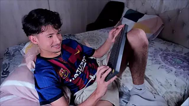 dimitri_targaryen from StripChat