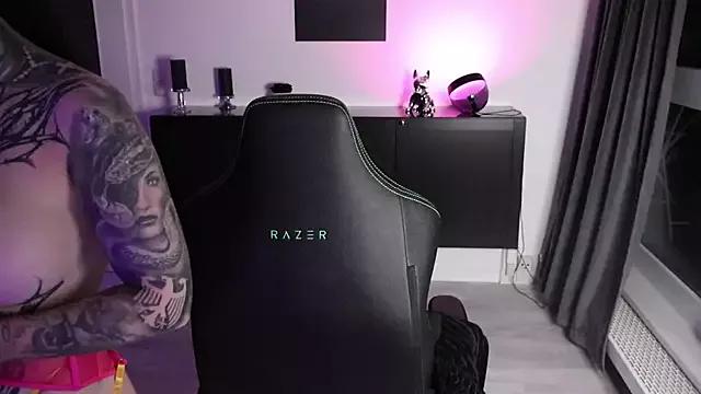 Explore our live girls sluts from our Custom and Multi clubs and checkout exclusive access to highly interactive content, such as shape, hair, titties, pussy type and many more.
