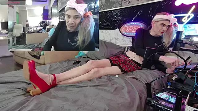 Explore our live girls sluts from our Custom and Multi clubs and checkout exclusive access to highly interactive content, such as shape, hair, titties, pussy type and many more.