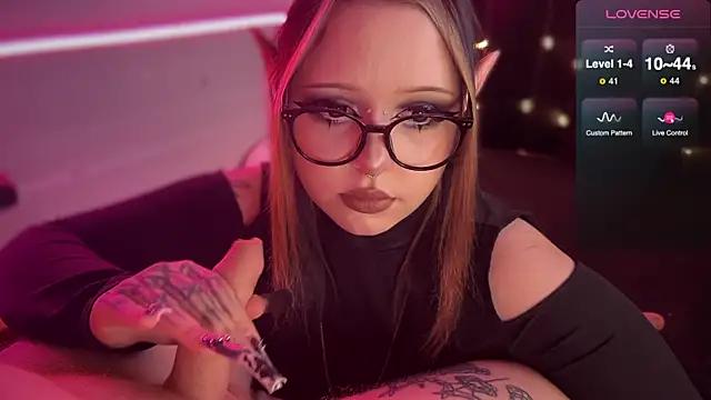 dollskill_ from StripChat