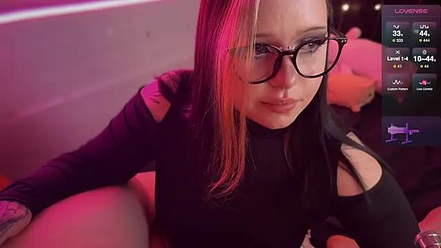 dollskill_ from StripChat