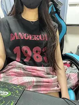 Dolly282 from StripChat