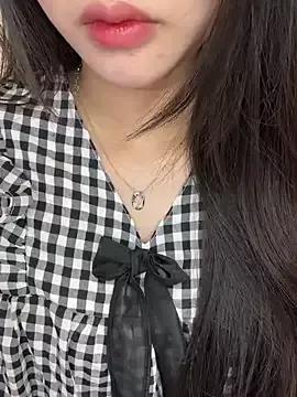 Dolly282 from StripChat
