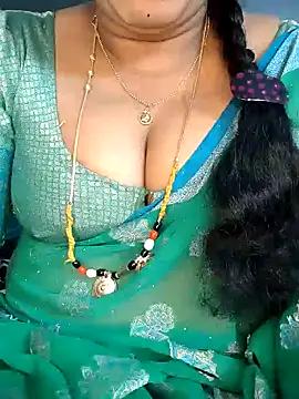 Dollybell from StripChat