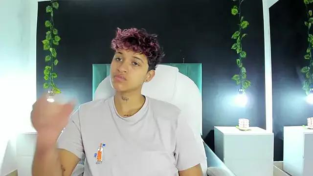 Explore our live girls sluts from our Custom and Multi clubs and checkout exclusive access to highly interactive content, such as shape, hair, titties, pussy type and many more.