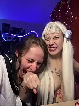 Dooubletroublee from StripChat
