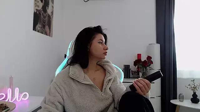 Explore our live girls sluts from our Custom and Multi clubs and checkout exclusive access to highly interactive content, such as shape, hair, titties, pussy type and many more.