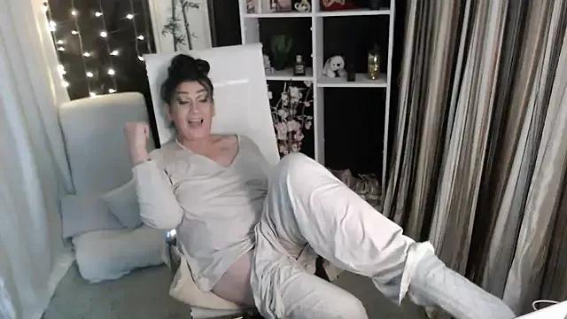 DreamLove2020 from StripChat is Freechat