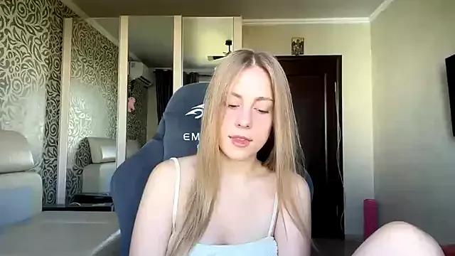 Explore our live girls sluts from our Custom and Multi clubs and checkout exclusive access to highly interactive content, such as shape, hair, titties, pussy type and many more.