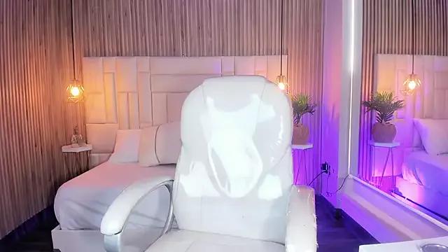 Explore our live girls sluts from our Custom and Multi clubs and checkout exclusive access to highly interactive content, such as shape, hair, titties, pussy type and many more.
