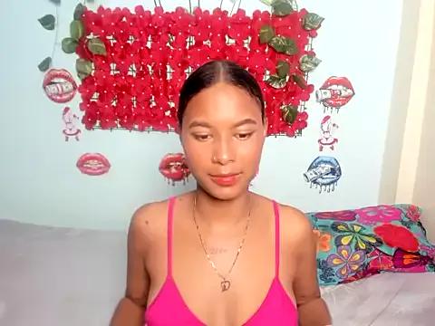 Explore our live girls sluts from our Custom and Multi clubs and checkout exclusive access to highly interactive content, such as shape, hair, titties, pussy type and many more.