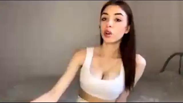 EarnestCutie from StripChat is Freechat