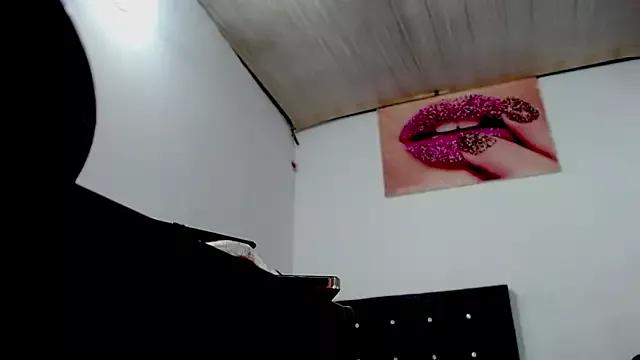 Explore our live girls sluts from our Custom and Multi clubs and checkout exclusive access to highly interactive content, such as shape, hair, titties, pussy type and many more.