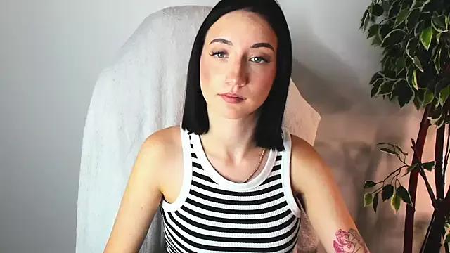 Explore our live girls sluts from our Custom and Multi clubs and checkout exclusive access to highly interactive content, such as shape, hair, titties, pussy type and many more.