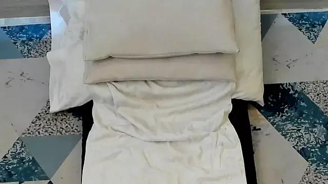 Eilin_clio from StripChat