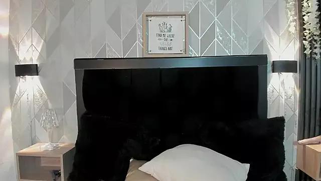 ela_hilton on StripChat