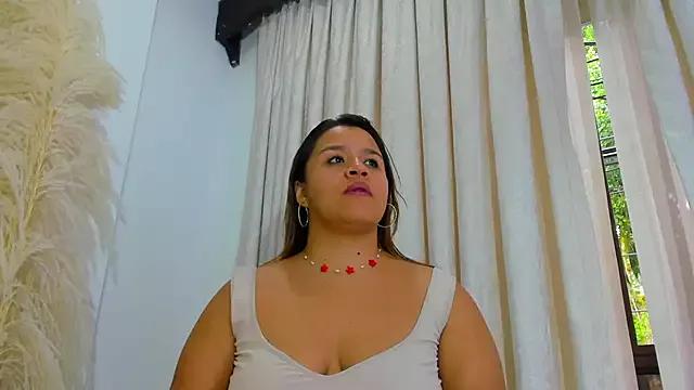 ElaBourn_ webcams show profile image 