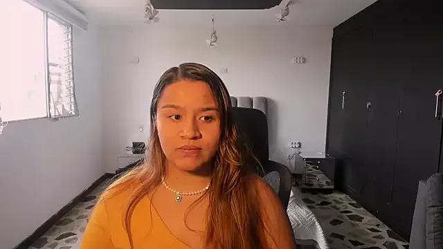 ElaBourn_ webcams show profile image 