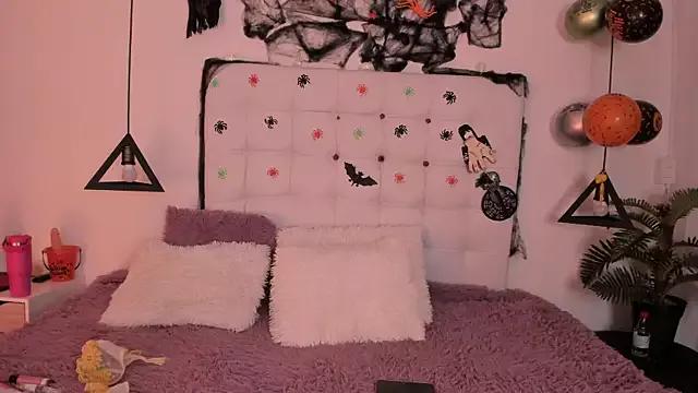 Explore our live girls sluts from our Custom and Multi clubs and checkout exclusive access to highly interactive content, such as shape, hair, titties, pussy type and many more.