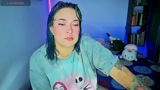 ElectricSapphire from StripChat