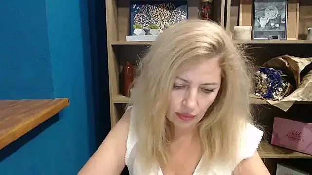 Explore our live girls sluts from our Custom and Multi clubs and checkout exclusive access to highly interactive content, such as shape, hair, titties, pussy type and many more.