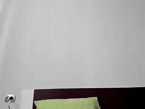 ElektraShine29 from StripChat