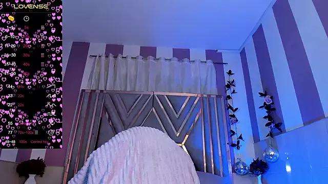 Explore our live girls sluts from our Custom and Multi clubs and checkout exclusive access to highly interactive content, such as shape, hair, titties, pussy type and many more.