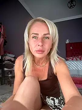 ElenabonyX from StripChat