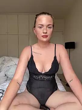 ElenaRebelle from StripChat