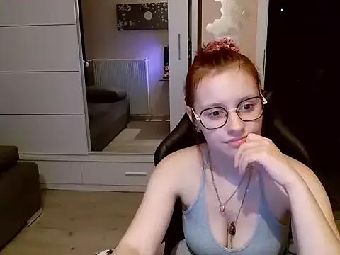 ElianaGold from StripChat is Freechat