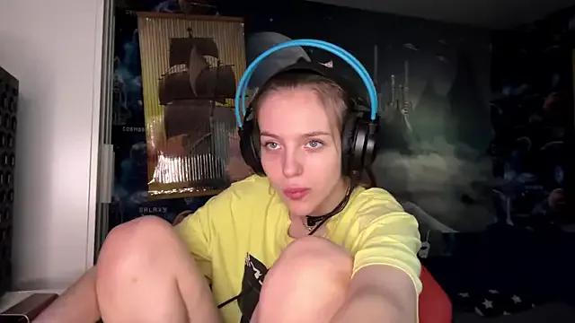 Elira_Breeze webcams show profile image 