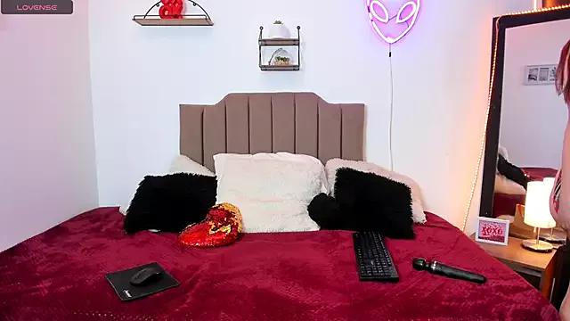 Explore our live girls sluts from our Custom and Multi clubs and checkout exclusive access to highly interactive content, such as shape, hair, titties, pussy type and many more.