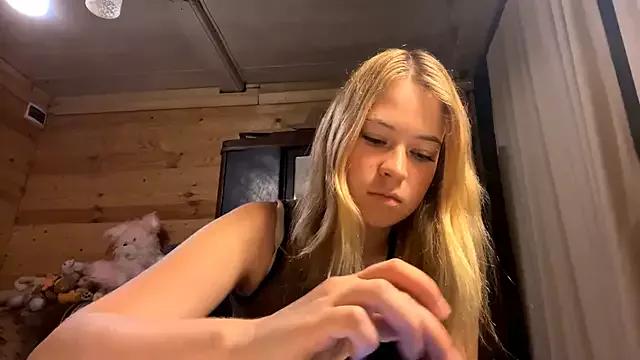ElisabettVencee from StripChat is Freechat