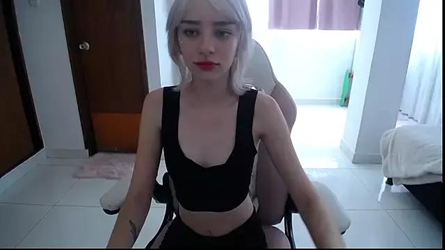 Explore our live girls sluts from our Custom and Multi clubs and checkout exclusive access to highly interactive content, such as shape, hair, titties, pussy type and many more.