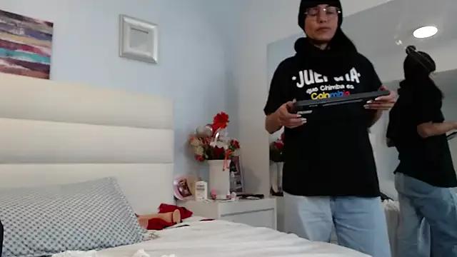 Explore our live girls sluts from our Custom and Multi clubs and checkout exclusive access to highly interactive content, such as shape, hair, titties, pussy type and many more.