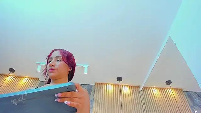 ella_harper from StripChat