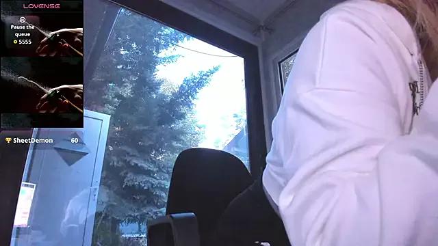 Ella_Vee webcams show profile image 