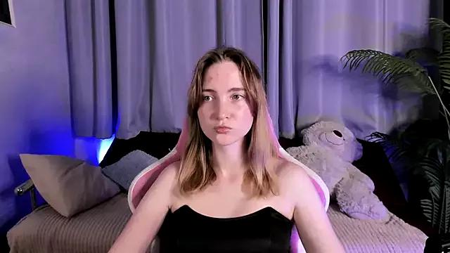 EllaBloom from StripChat