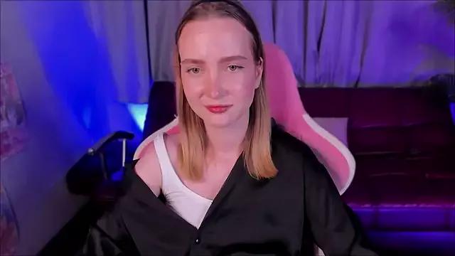 EllaBloom from StripChat